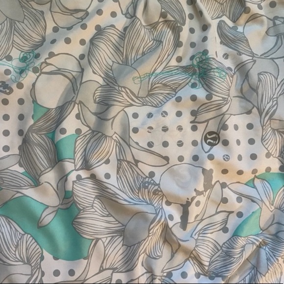 Vintage Lululemon Vest with Side Mesh Panels with Grey/Turquoise Lily Pattern - Picture 12 of 16
